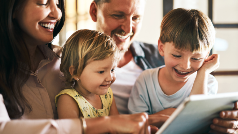 Raising Kids in the Digital Age Expert Tips for Balanced Screen Time and Online Safety